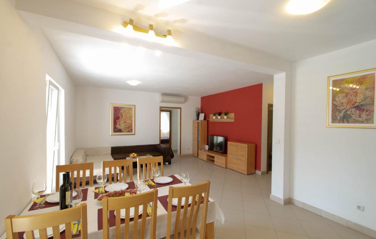Apartments Valeria Zrnovo Bagian luar foto