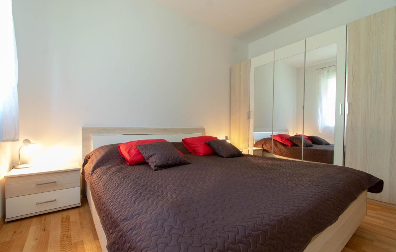 Apartments Valeria Zrnovo Bagian luar foto